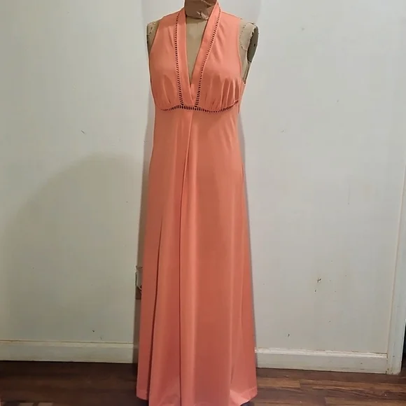 PERHAPS MY VERY FAVORITE:  VANITY FAIR GOWN WITH EXQUISITE NECKLINE SIZE… - Picture 5 of 14